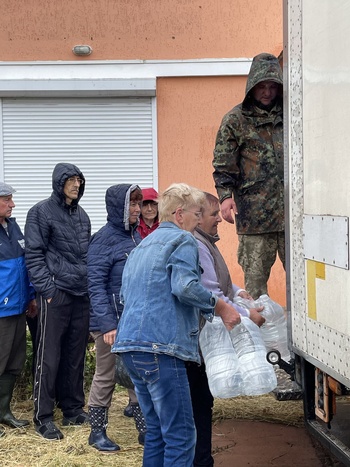 Невідкладна допомога та підтримка мешканцям Херсонщини - Фото 10