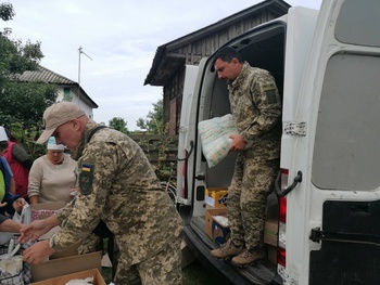 Поїздка з гуманітарною допомогою для мешканців сіл Красне, Буди у Чернігівській області - Фото 3