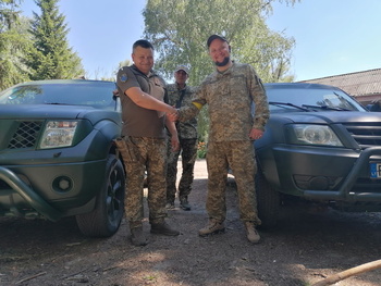 Пікапи та електроніка для військових - Фото 0