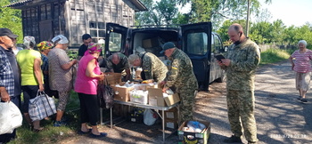 A trip with humanitarian aid for residents of the villages of Budy, Yagidne in the Chernihiv region. - Photo 4