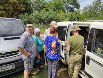Поїздка з гуманітарною допомогою для мешканців сіл Буди, Ягідне та Красне у Чернігівській області - Фото 8