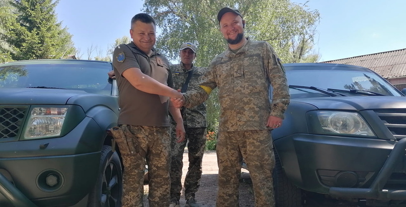 Pickups and electronics for the military - photo