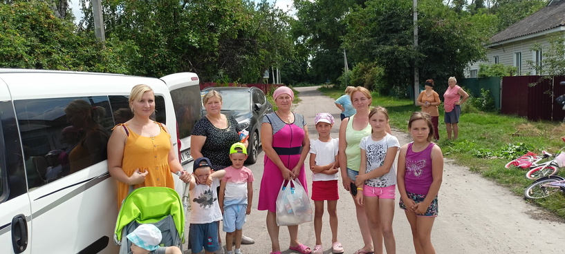 Поїздка з гуманітарною допомогою для мешканців сіл Буди, Ягідне та Красне у Чернігівській області - фото